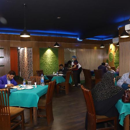 Rezala Restaurant And Residence Дакка Экстерьер фото